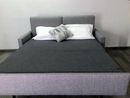 Lovely 1 Bedroom Apartment W/private Parking