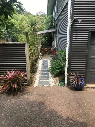 Oneroa Holiday Retreat With Seaview Plus Car