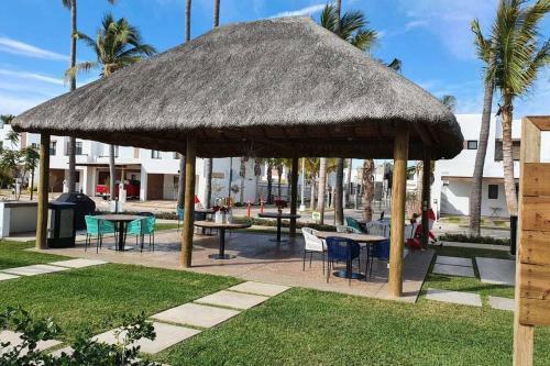 Nice House W/ Shared Pool And Close To The Beach At Mazatlan