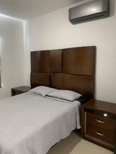 Agradable Casa, Ubicada En Muy Buena Zona.