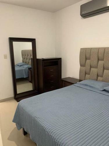 Agradable Casa, Ubicada En Muy Buena Zona.