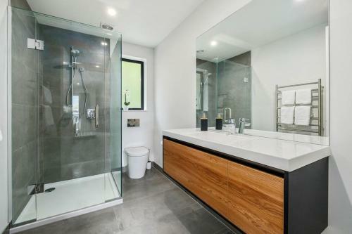 Bright, Modern, Plush - Brand New Townhouse