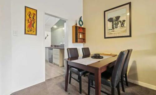 Fantastic Views, Close To Town 2 Bedroom Apartment