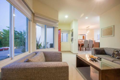 Private Rooftop Pool Home With Ocean Views & Good Wi-fi