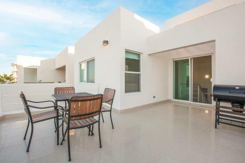 Private Rooftop Pool Home With Ocean Views & Good Wi-fi