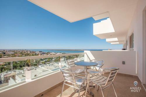 3rd Flr Condo With Spectacular Ocean View & Pool Onsite