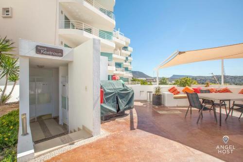 3rd Flr Condo With Spectacular Ocean View & Pool Onsite
