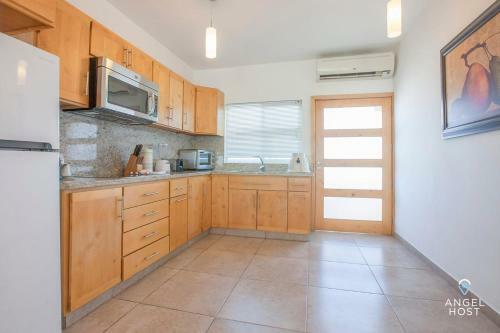 3rd Flr Condo With Spectacular Ocean View & Pool Onsite