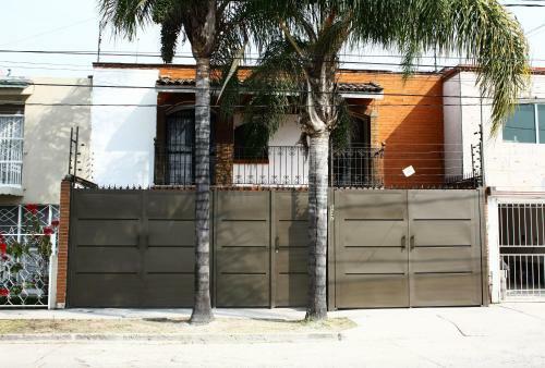 Hostal Suites Ciento 37