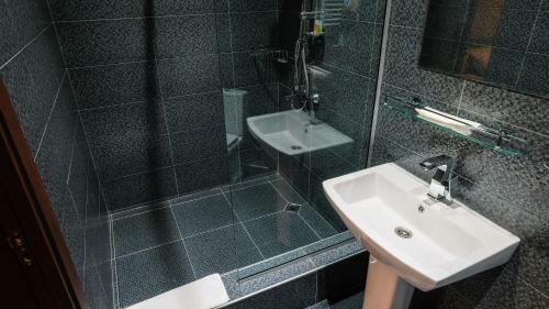 7 Rooms Hotel