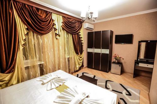 Hotel S.r
