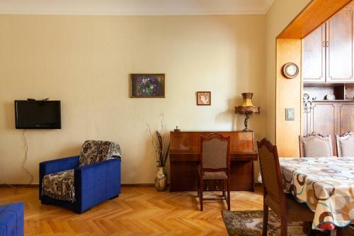 Family Apartment On Agmashenebeli