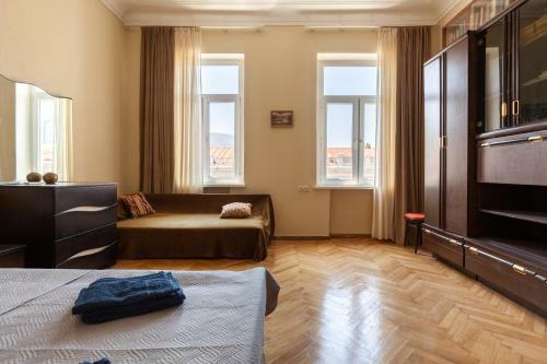 Family Apartment On Agmashenebeli