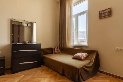 Family Apartment On Agmashenebeli