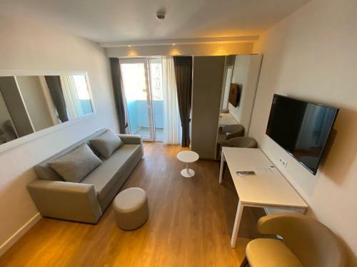 Gq Elite Apartments In Alliance Palace