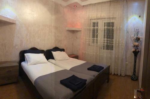 Hostal Mzeos House