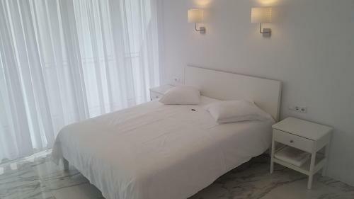 Sea-view Beluga & Dolphin Luxury Hotel Apartments