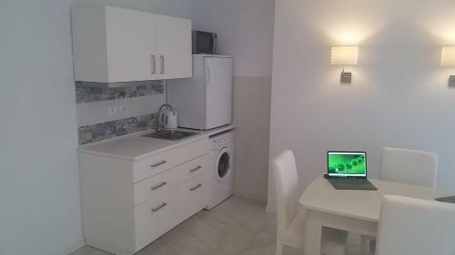 Sea-view Beluga & Dolphin Luxury Hotel Apartments