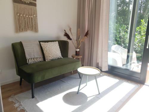 Modern Tiny House Op Rustig Watersportpark