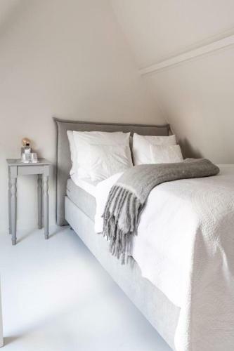 Hostal Maison De L'ep�e