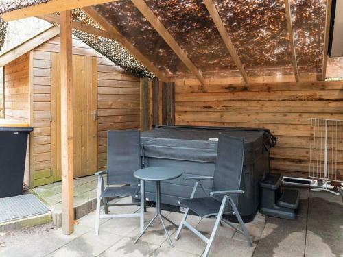 Pleasant Holiday Home In Epe With Hot Tub