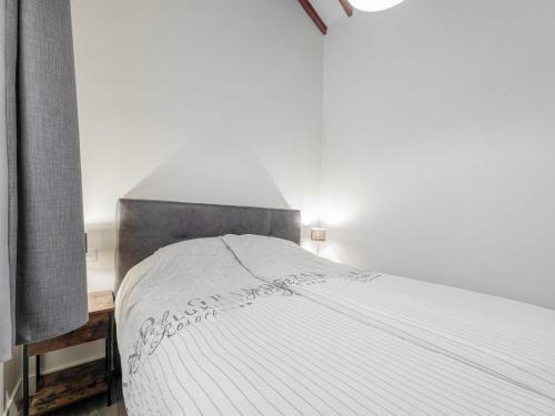 Comfortable Holiday Home In Epe With Hot Tub