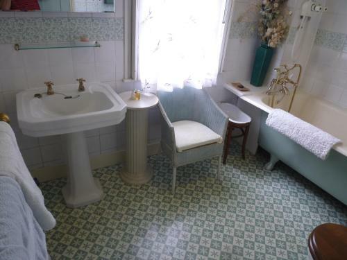 Manor Cottage Bed And Breakfast