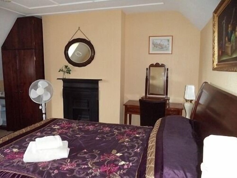 Hostal Britten House