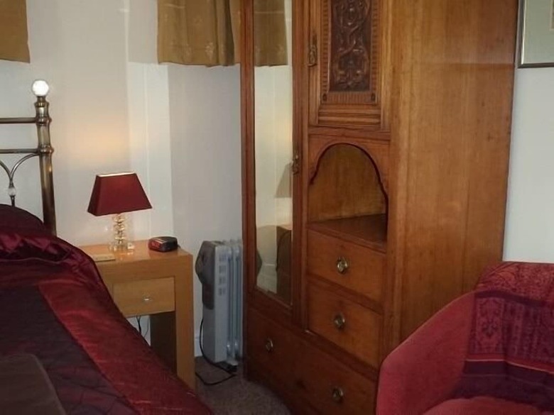 Hostal Britten House