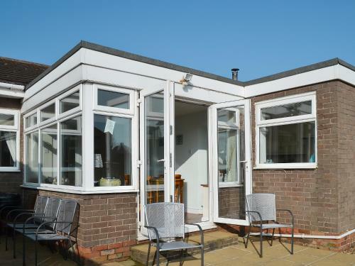 61 Longstone Close