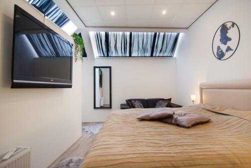 Luxurious Two Bedroom Apartment A Kwartier Center