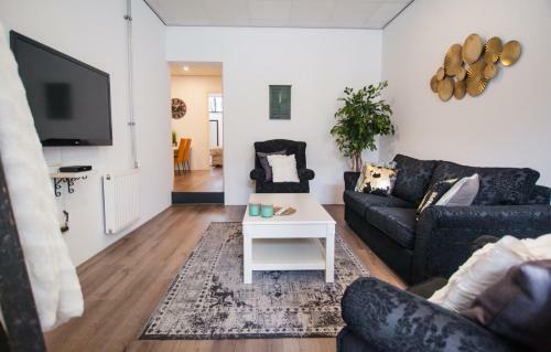 Luxurious Two Bedroom Apartment A Kwartier Center