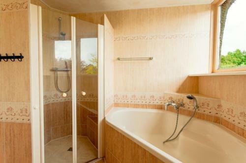 Beautiful American Style Villa With Heated Pool And Jacuzzi