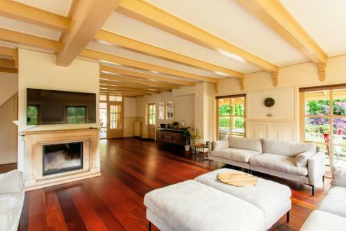 Beautiful American Style Villa With Heated Pool And Jacuzzi