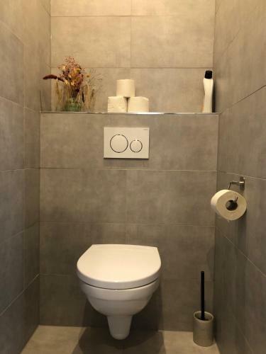 Apartamento Huisje Op Bioboerderij, Kust, Polder En Rust