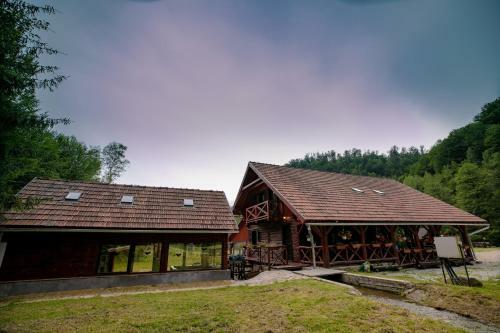 Hanul Morii - Pool, Sauna And Jacuzzi