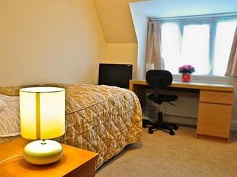 Hostal Gatwick Inn