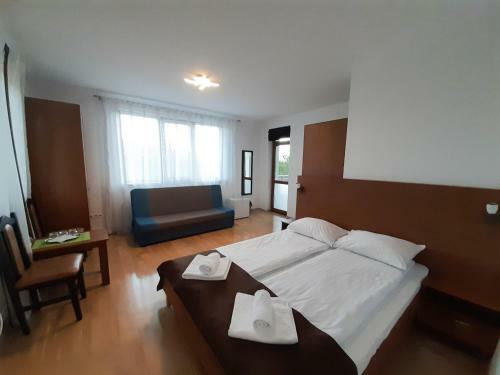 Hostal Mirana