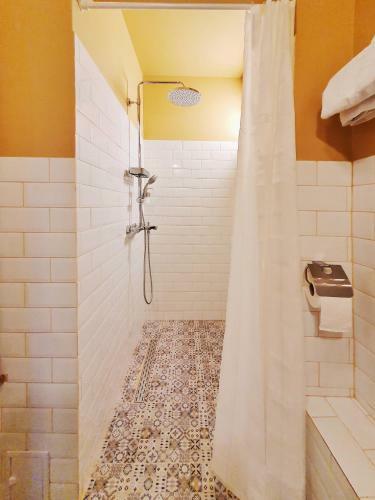 Hostal Tourist B&c