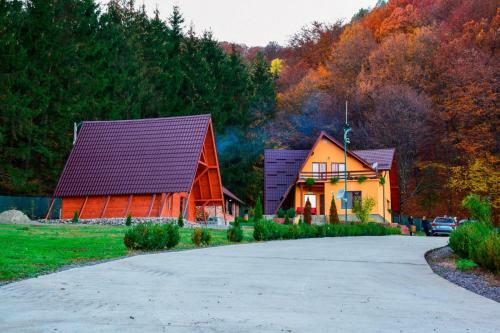 Lodge Green Property