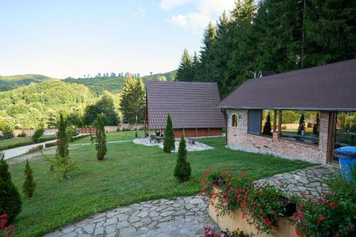 Lodge Green Property