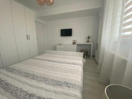 Apartament 1 Mai Bloc Nou-self Check-in
