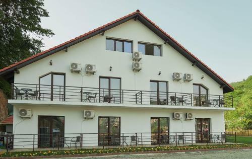 Hostal Pensiunea Raya