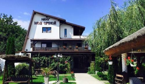 Hostal Hanu Lu Mos Opinca
