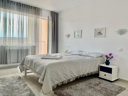 Regim Hotelier