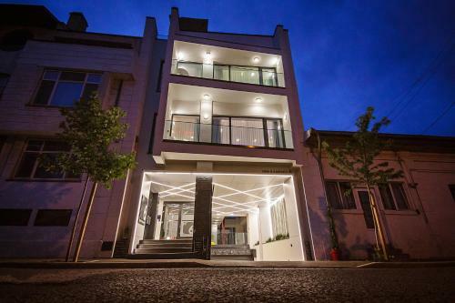 No 6 Apartments