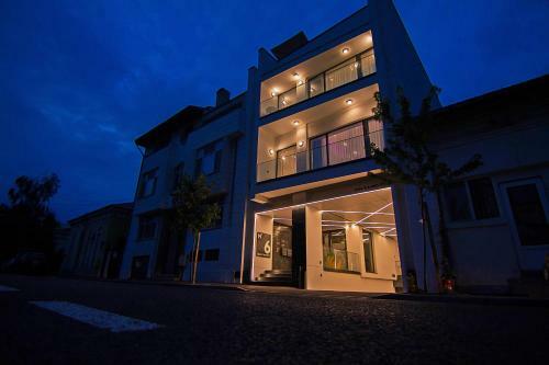 No 6 Apartments