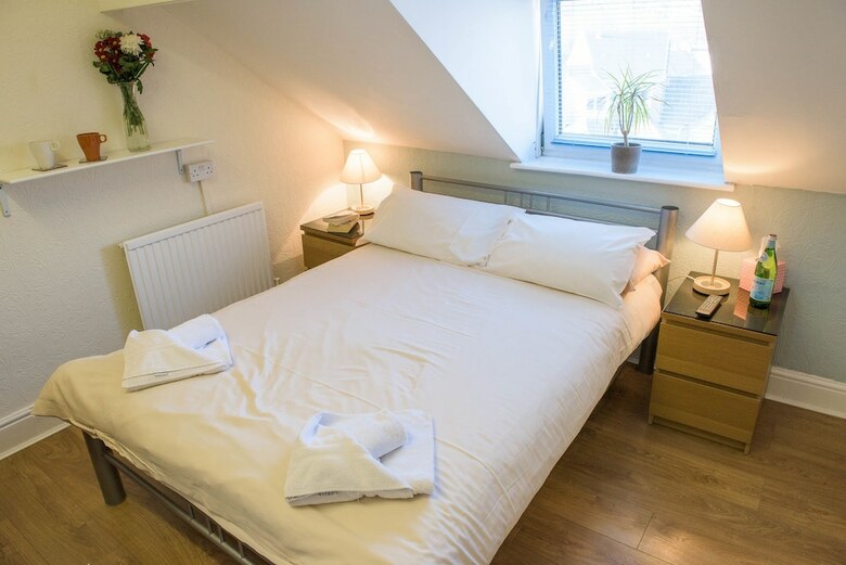 Hostal Leonardos Guest House