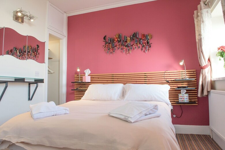 Hostal Leonardos Guest House