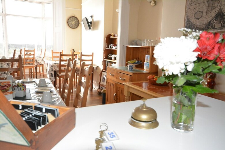 Hostal Leonardos Guest House